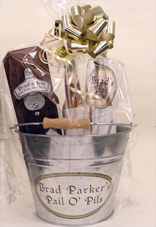 The perfect Groomsman Gift for fancy beer lovers. Personalized Pilsner glass, Capcatcher bottle opener & bucket.